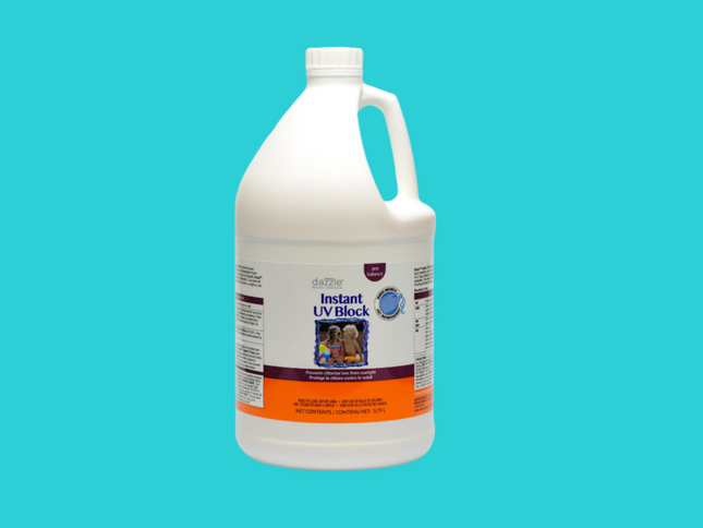 Bouteille de 3,79 L de Dazzle Instant UV Block – stabilisant liquide instantané pour piscine.