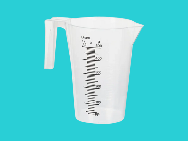 Tasse à mesurer pour produits piscine et spa – outil de dosage précis.

