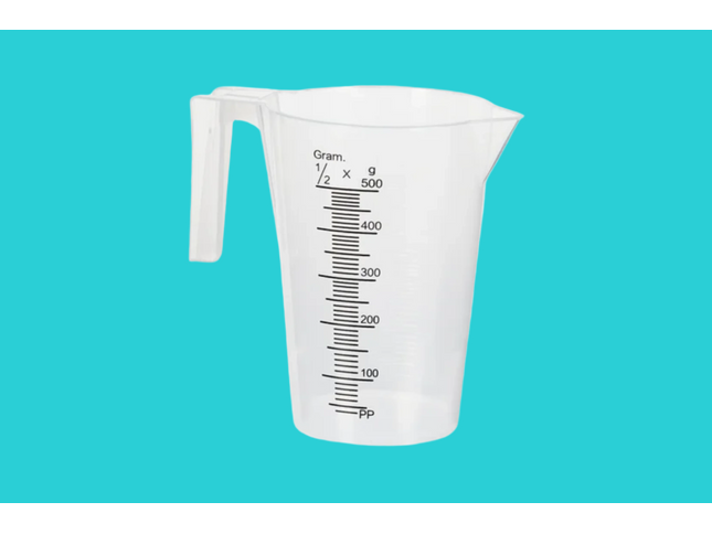Tasse à mesurer pour produits piscine et spa – outil de dosage précis.

