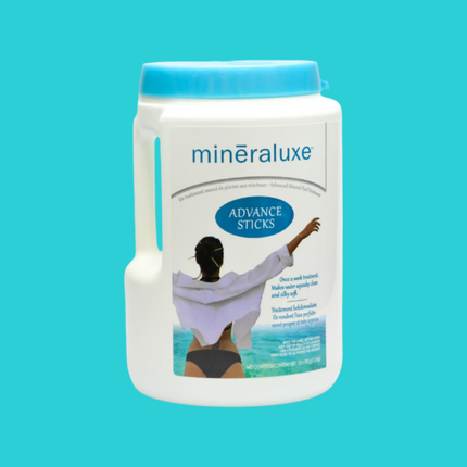 Boîte de 12 bâtons Minéraluxe Advance pour piscine – traitement minéral hebdomadaire pour une eau claire et douce.