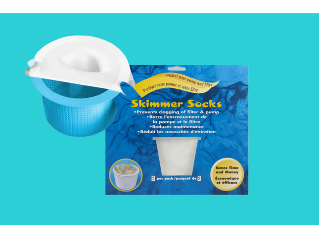 Bas d’écumoire pour piscine installé dans un panier de skimmer / écumoire

