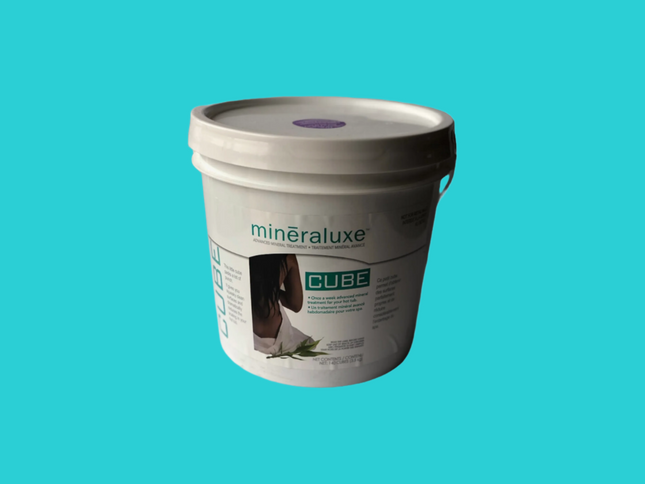 Seau de 140 cubes Minéraluxe pour spa – traitement minéral hebdomadaire pour une eau claire et douce.​